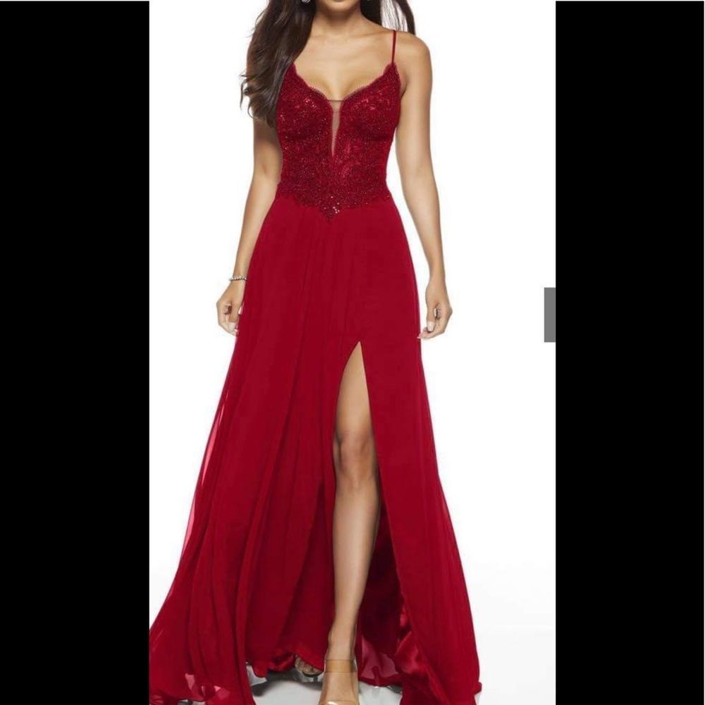 EUC Gorgeous Alyse Paris Prom dress